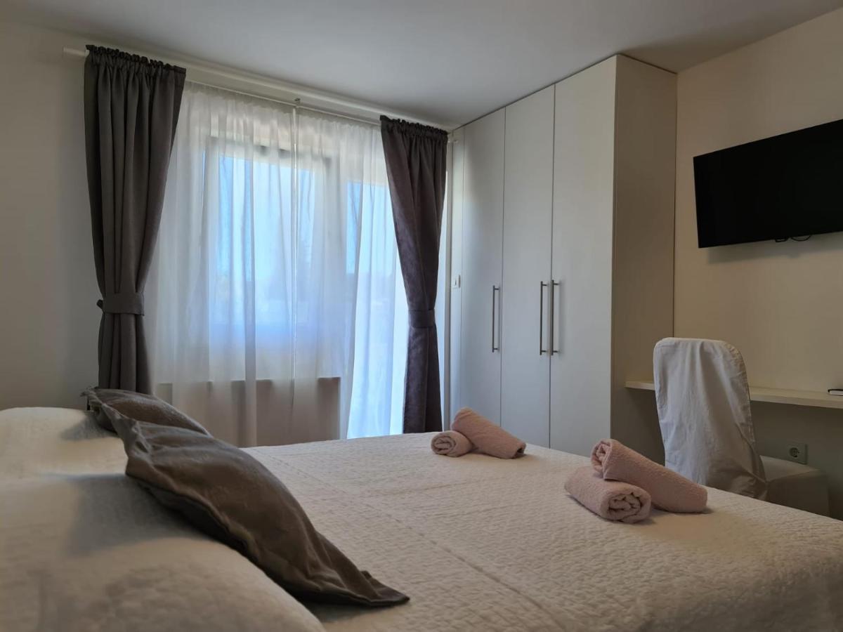 Apartments Juric Бродарика Екстериор снимка