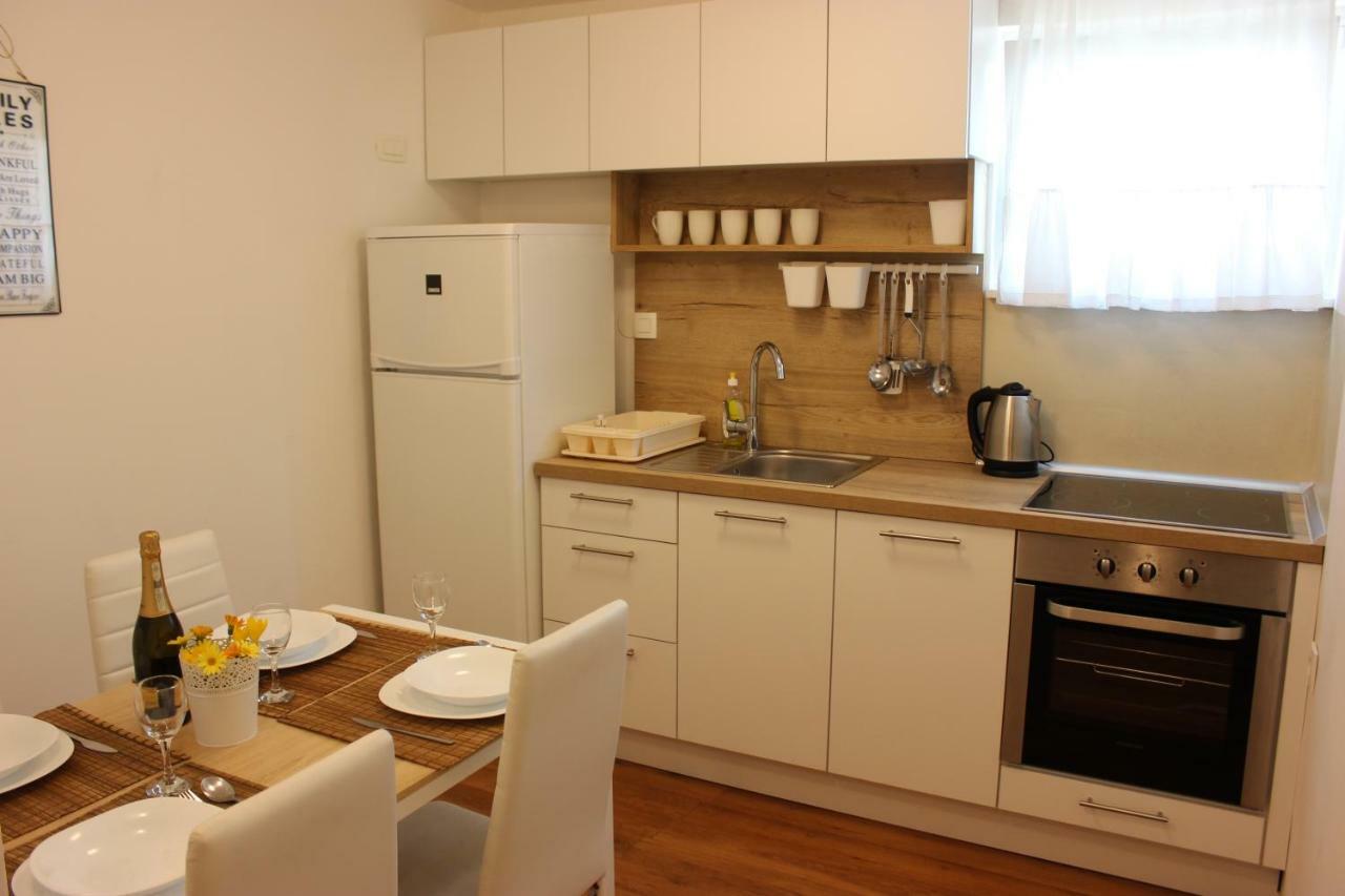 Apartments Juric Бродарика Екстериор снимка